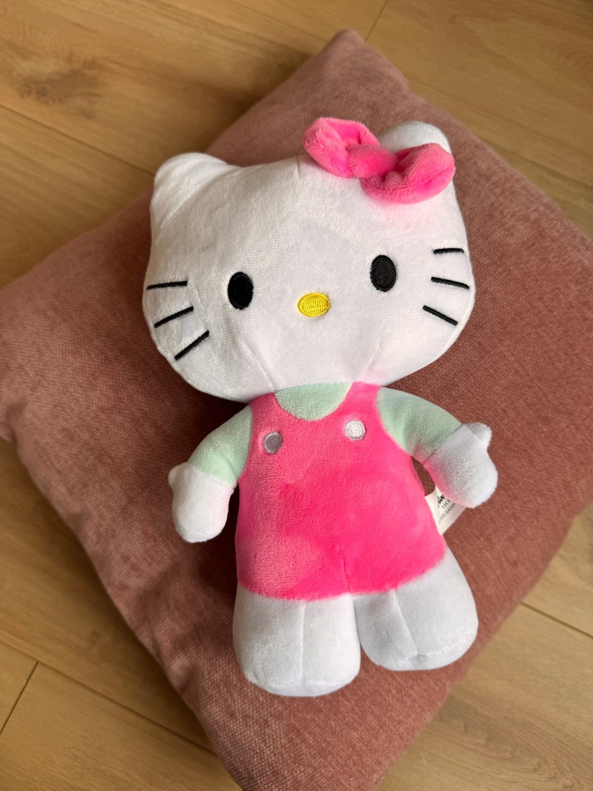 Hello Kitty knuffel van Sanrio - 30cm - Zo goed als nieuw, Kinderen en Baby's, Overige merken, Ophalen of Verzenden, Zo goed als nieuw