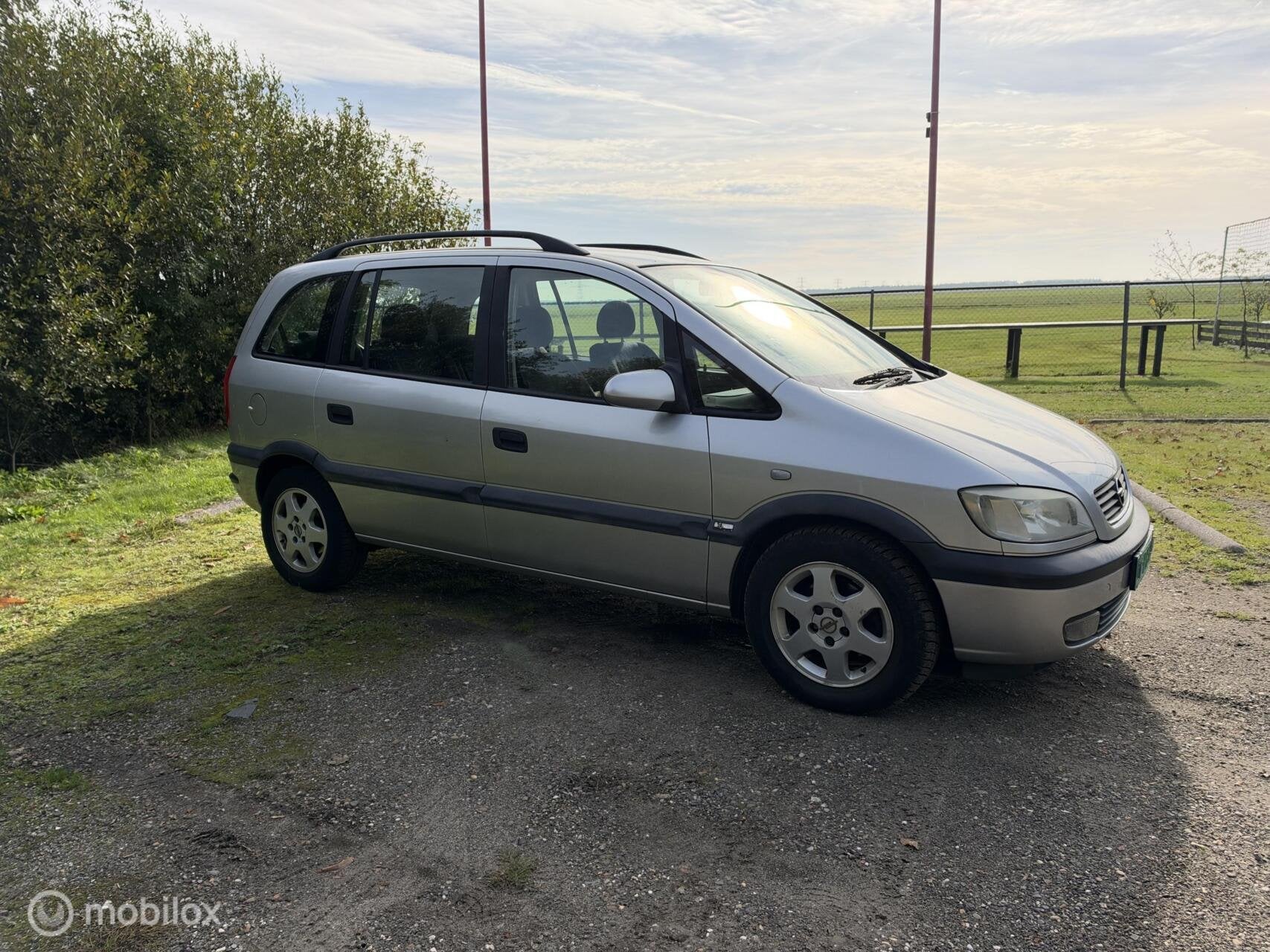 Opel Zafira 2.2-16V Elegance | 7-persoons | € 1.350,-, Stof, Gebruikt, Zwart, 4 cilinders