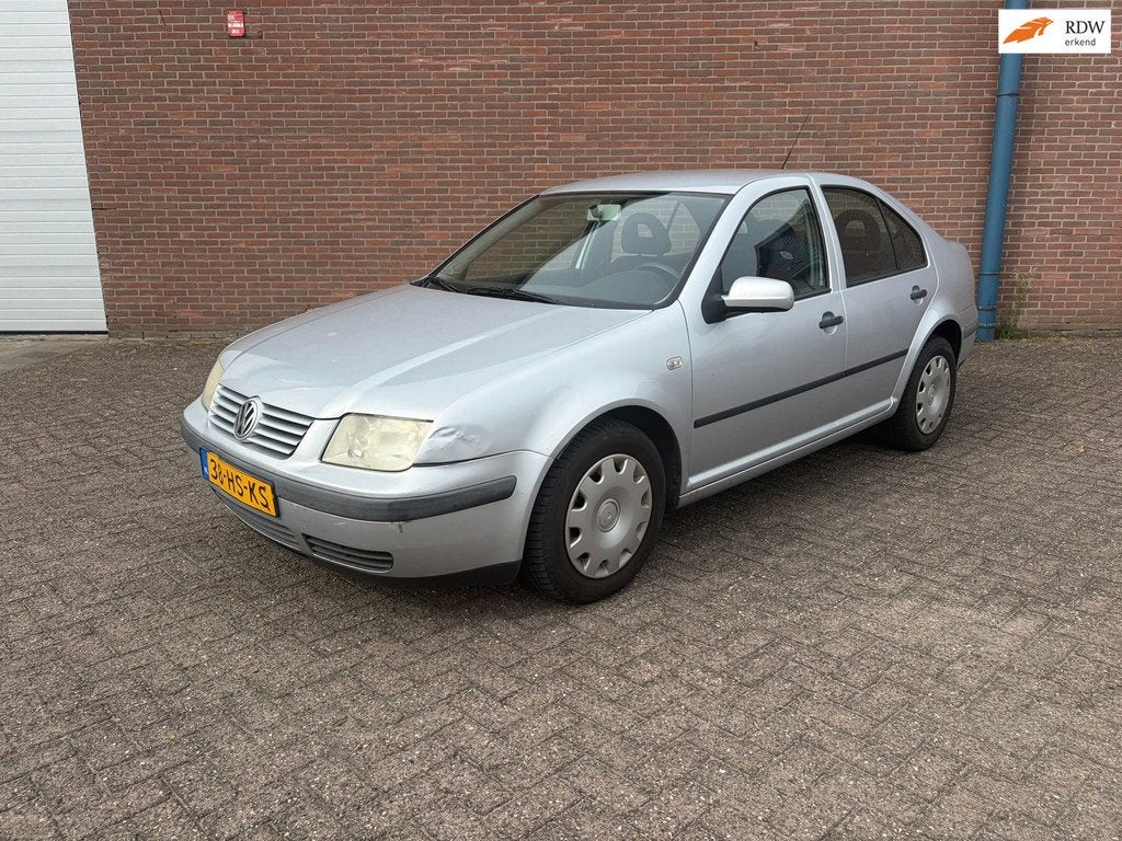Volkswagen Bora 1.6-16V airco, Stof, Gebruikt, 4 cilinders, Handgeschakeld