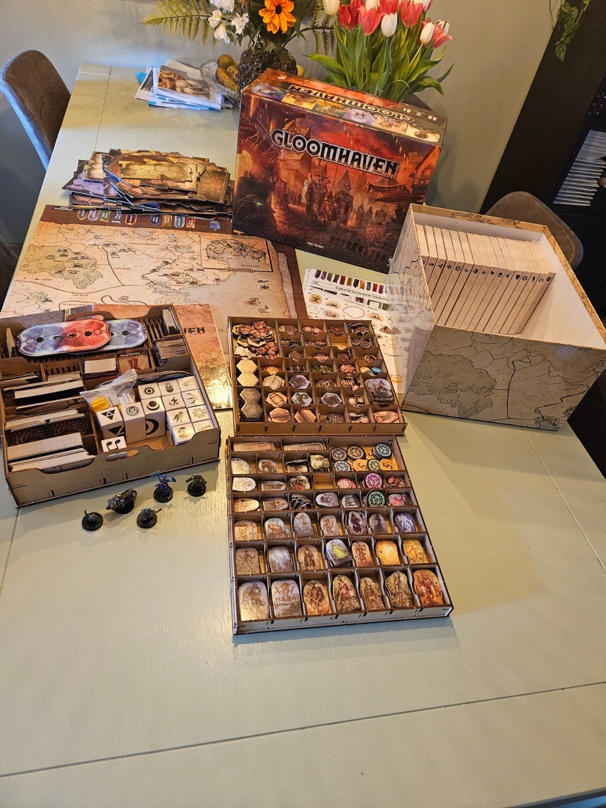 Gloomhaven Bordspel met Organizers, 1e editie, Een of twee spelers, Ophalen, Zo goed als nieuw, Cephalofair Games