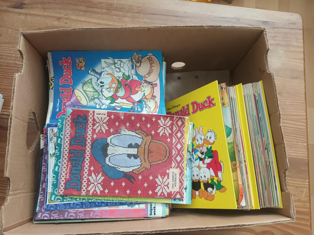 Grote doos vol Donald Duck stripboeken en weekbladen, Ophalen of Verzenden