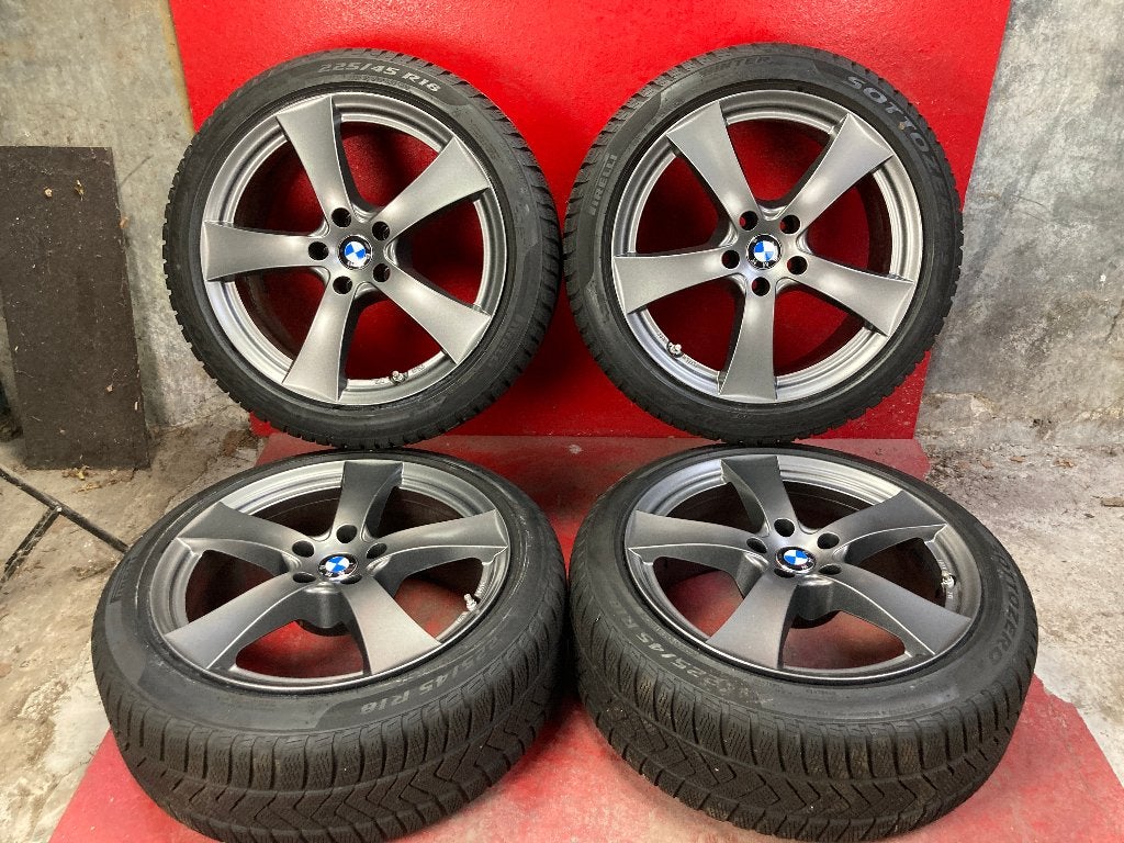 Winterbanden BMW 3 Serie 225/45R18 Pirelli, Auto-onderdelen, 18 inch, Gebruikt, ., Banden en Velgen
