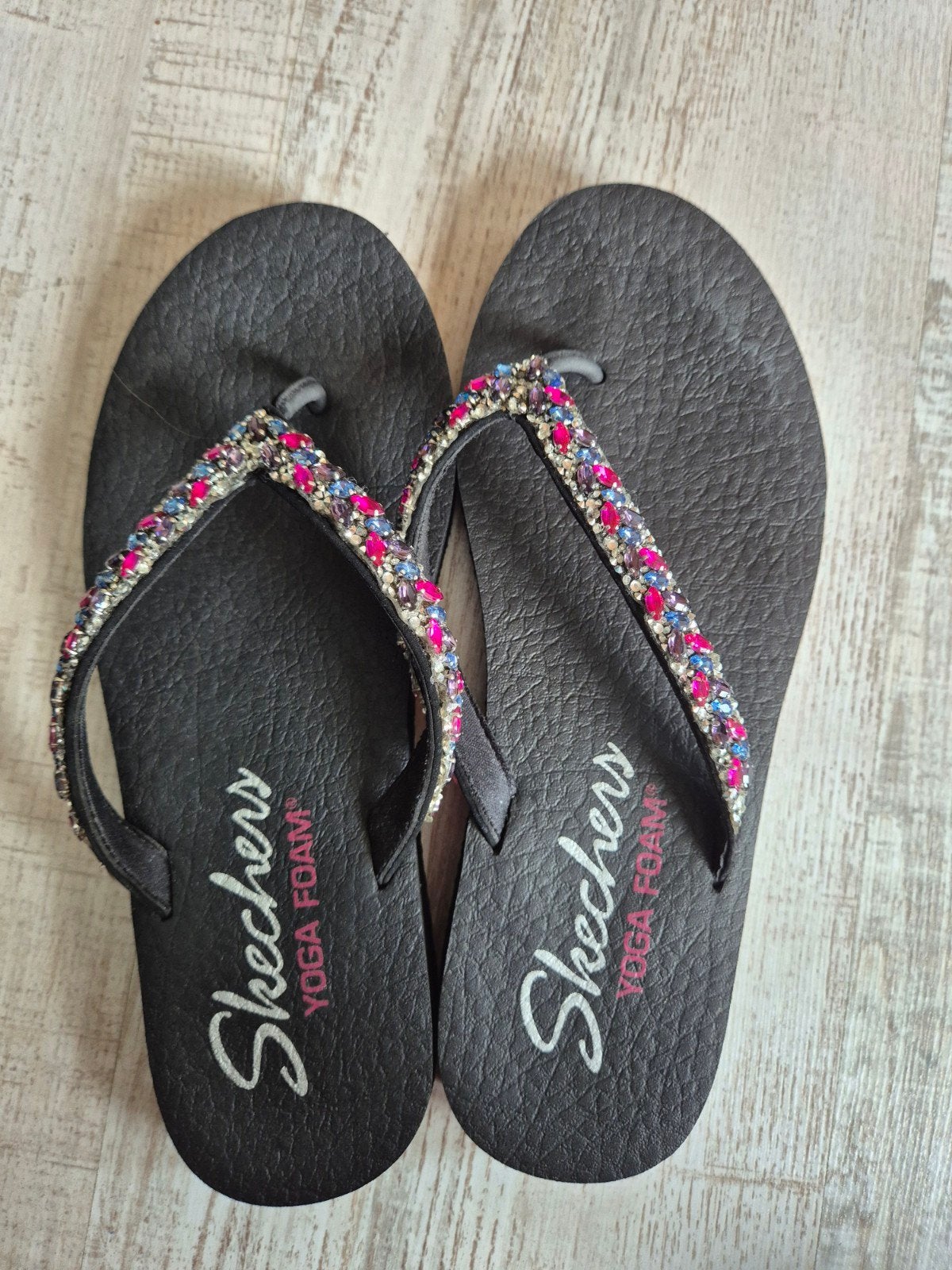 Nieuwe Skechers Yoga Foam slippers maat 37, Kleding | Dames, Schoenen, Slippers, Skechers, Zwart, Nieuw