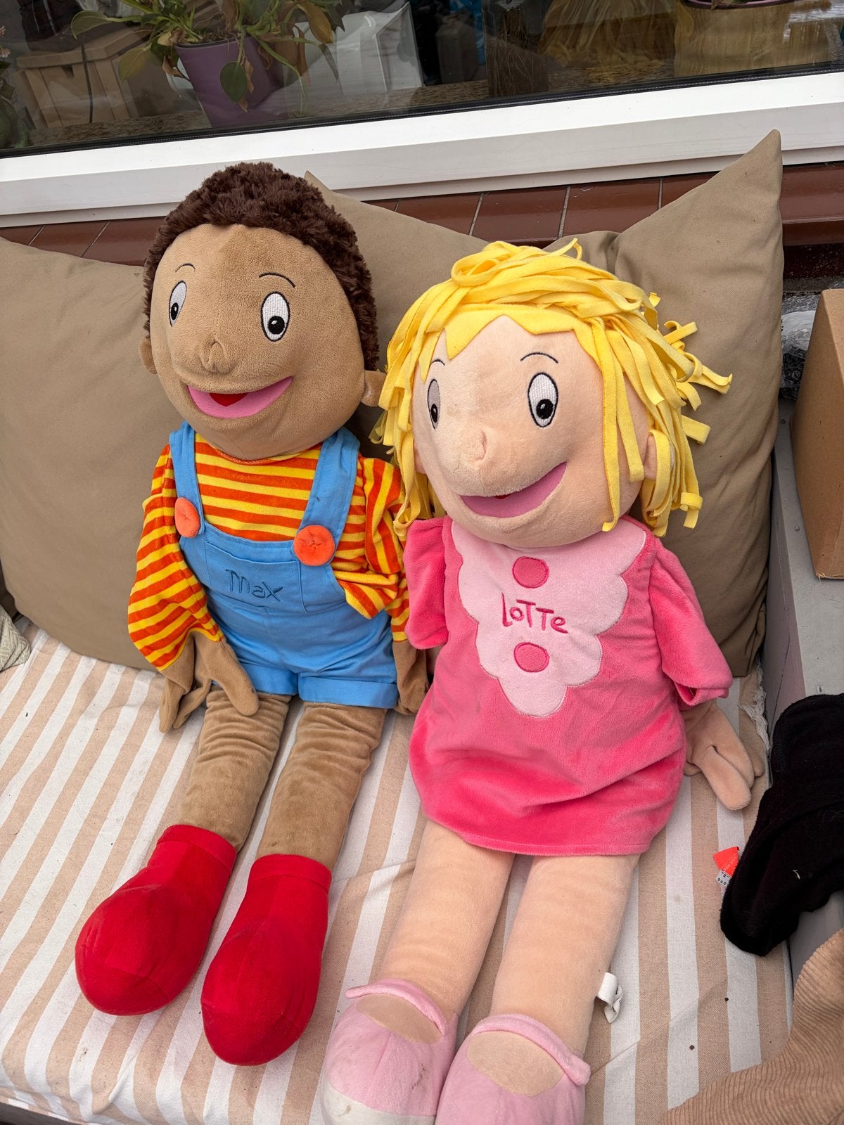 Lotte en Max gebarenhandpoppen, Ophalen of Verzenden, Zo goed als nieuw, Overige typen