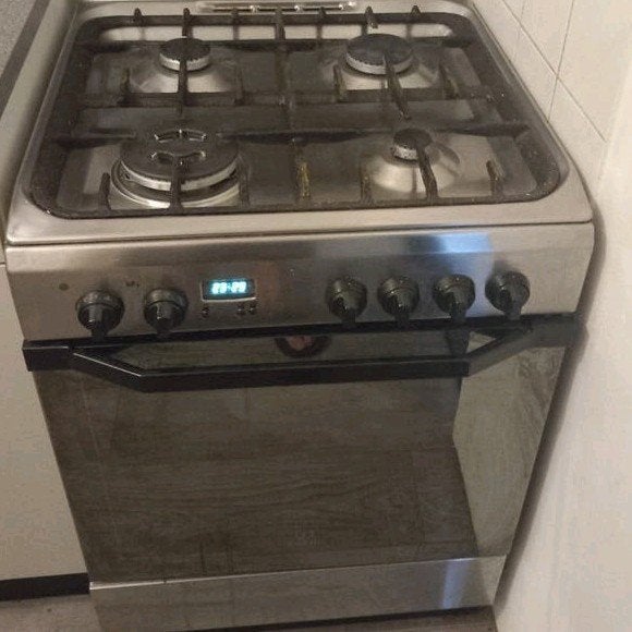 Indesit gasfornuis met oven - 4 pitten, Witgoed en Apparatuur, Fornuizen, Ophalen, Gebruikt, 4 kookzones, Gas