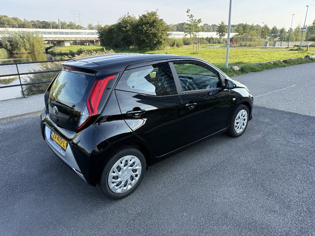Foto 5 van Toyota Aygo 1.0 Vvt-i 72pk 5D 2019 Zwart