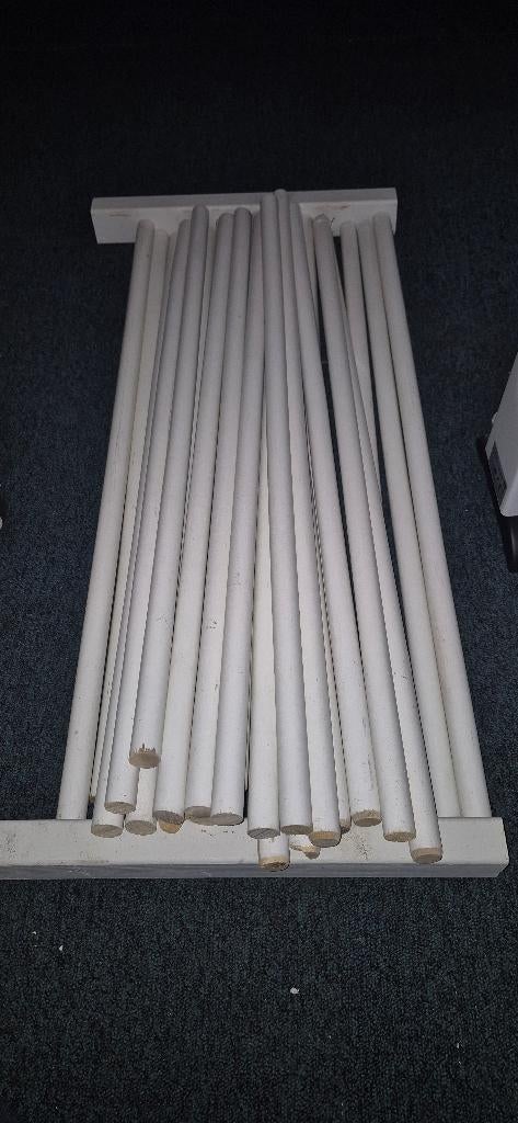 Wit gelakt rondstok/rondhout, Doe-het-zelf en Verbouw, Hout en Planken, 25 tot 50 mm, Overige typen, Ophalen of Verzenden, Zo goed als nieuw