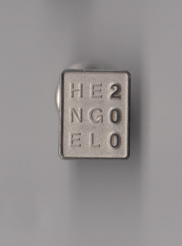 Hengel 200 Hengelsport of Hengelo pin, Verzamelen, Gebruikt, Niet vindbaar, Niet vindbaar, Speldje of Pin