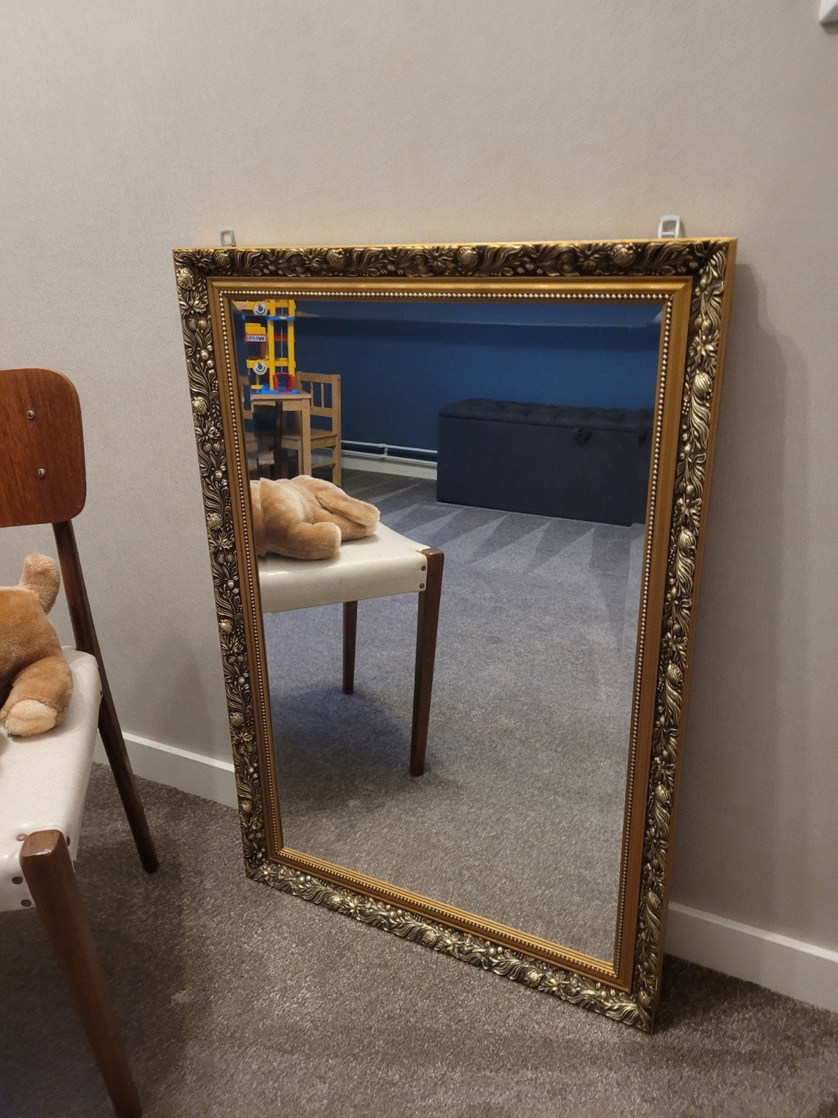 Gouden spiegel met sierlijke lijst, Ophalen, Rechthoekig, 50 tot 100 cm, Minder dan 100 cm