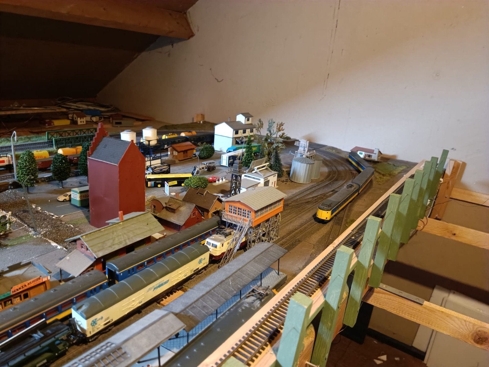 Grote collectie modelspoorbaan: treinen, rails, gebouwen, Hobby en Vrije tijd, Modeltreinen | H0, Ophalen, Gebruikt, Locomotief