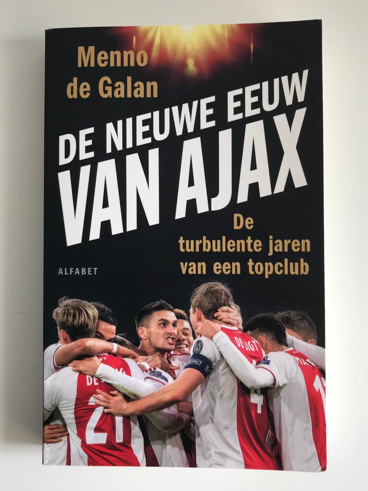 De nieuwe eeuw van ajax - Menno de Galan, Ophalen of Verzenden, Zo goed als nieuw, Balsport