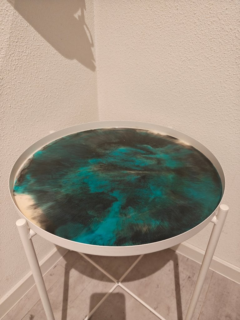 Unieke epoxy bijzettafel, Minder dan 55 cm, Metaal of Aluminium, Rond, Zo goed als nieuw