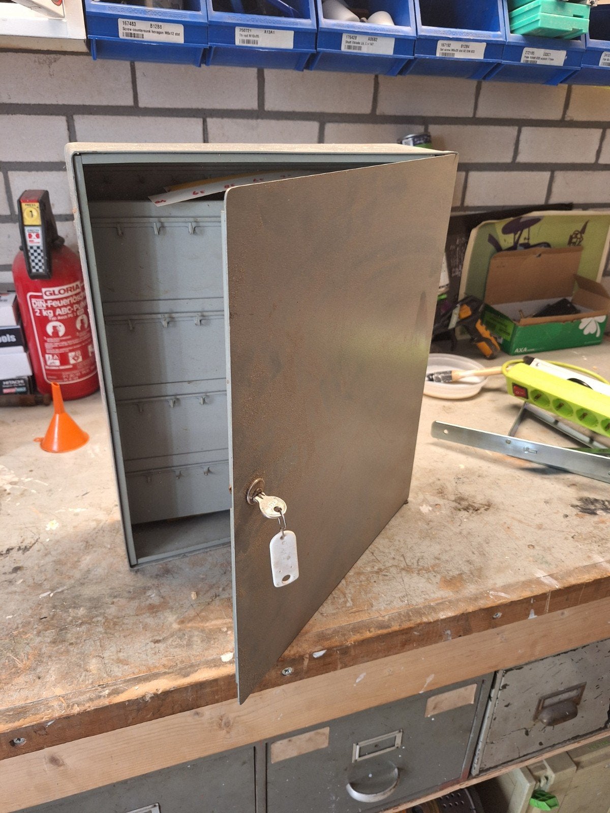 Oude industriële sleutelkast uit fabriek, Minder dan 50 cm, Gebruikt, Ophalen of Verzenden, Minder dan 25 cm