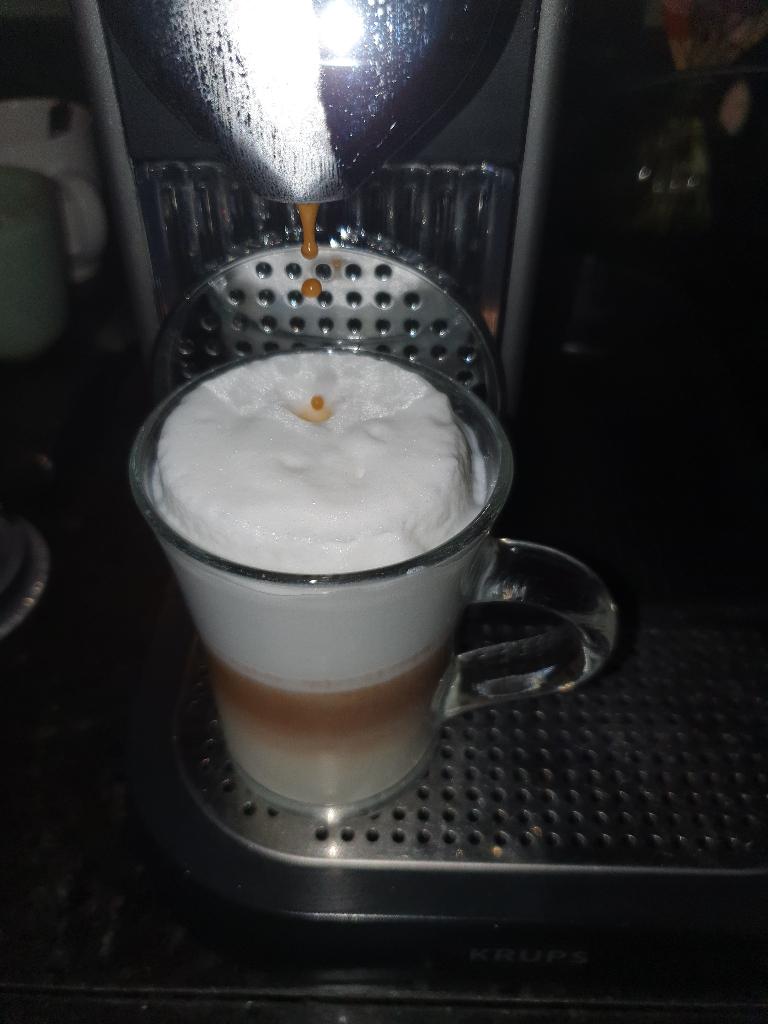 perfect werkende nespresso citiz & milk koffiemachine, Witgoed en Apparatuur, Refurbished, Ophalen of Verzenden, 1 kopje, Combi