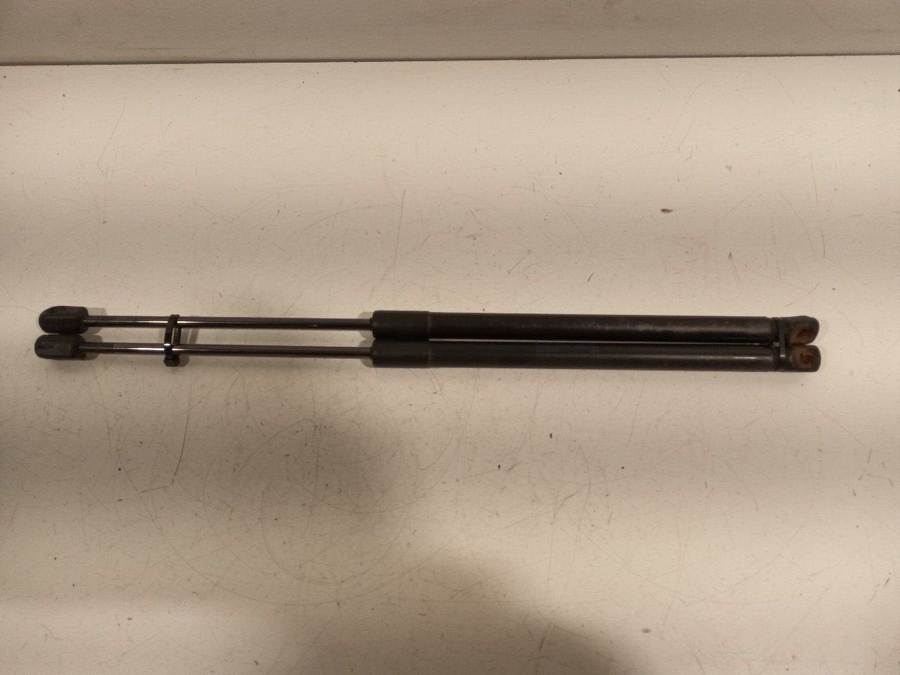Gasdrukveerset achter Seat Leon, Onderdelen@venauto.nl, Van der Ven Autorecycling B.V., Gebruikt, Ettenseweg 76, 4706 PB Roosendaal, The Netherlands
