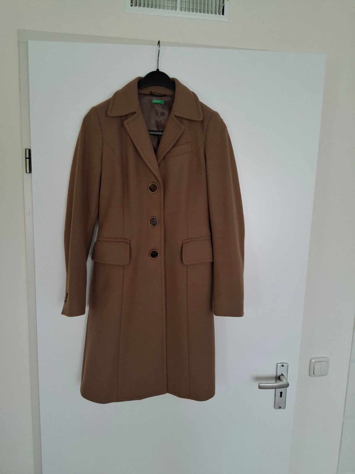 Benneton getailleerde jas xs/34 beige/bruin, Kleding | Dames, Jassen | Winter, Benetton, Beige, Ophalen of Verzenden, Zo goed als nieuw