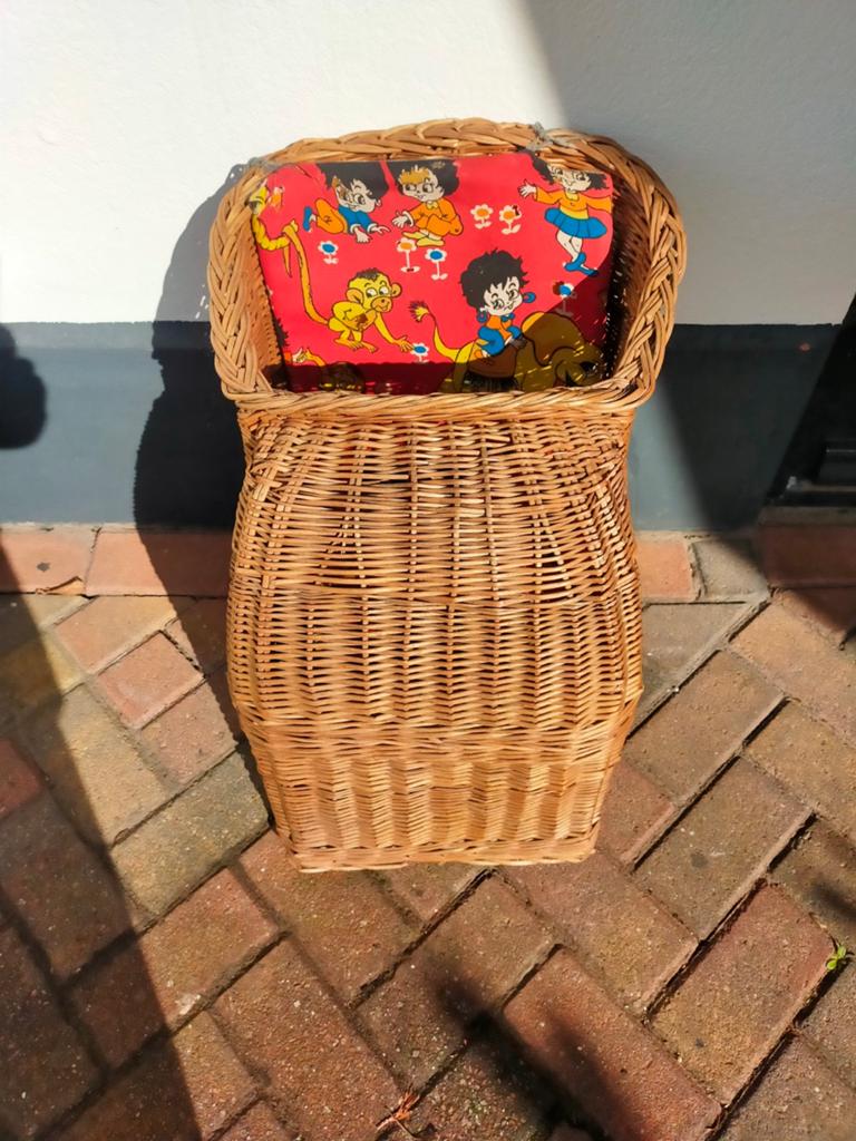 Vintage rotan kinderzitje voor op de fiets, Fietsen en Brommers, Fietsaccessoires | Fietsstoeltjes, Ophalen, Gebruikt, 0 t/m 10 kg