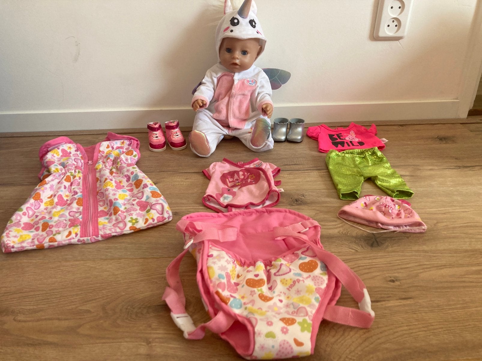 Baby Born met plas en slaapmogelijkheden, Ophalen of Verzenden, Gebruikt, Babypop