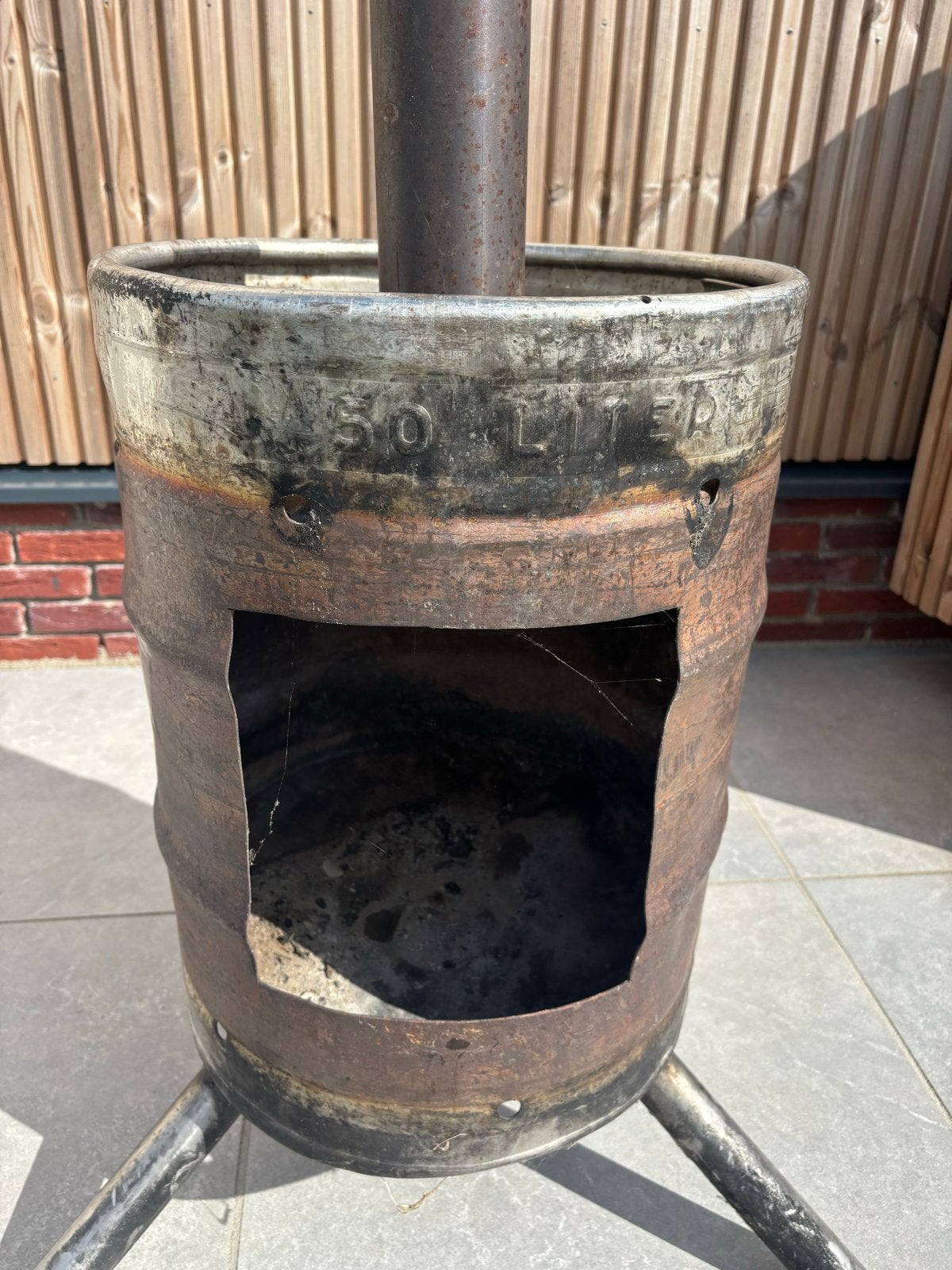 RVS tuinhaard / vuurkorf met pijp / bierfust- 50 liter vat, Ophalen, Gebruikt