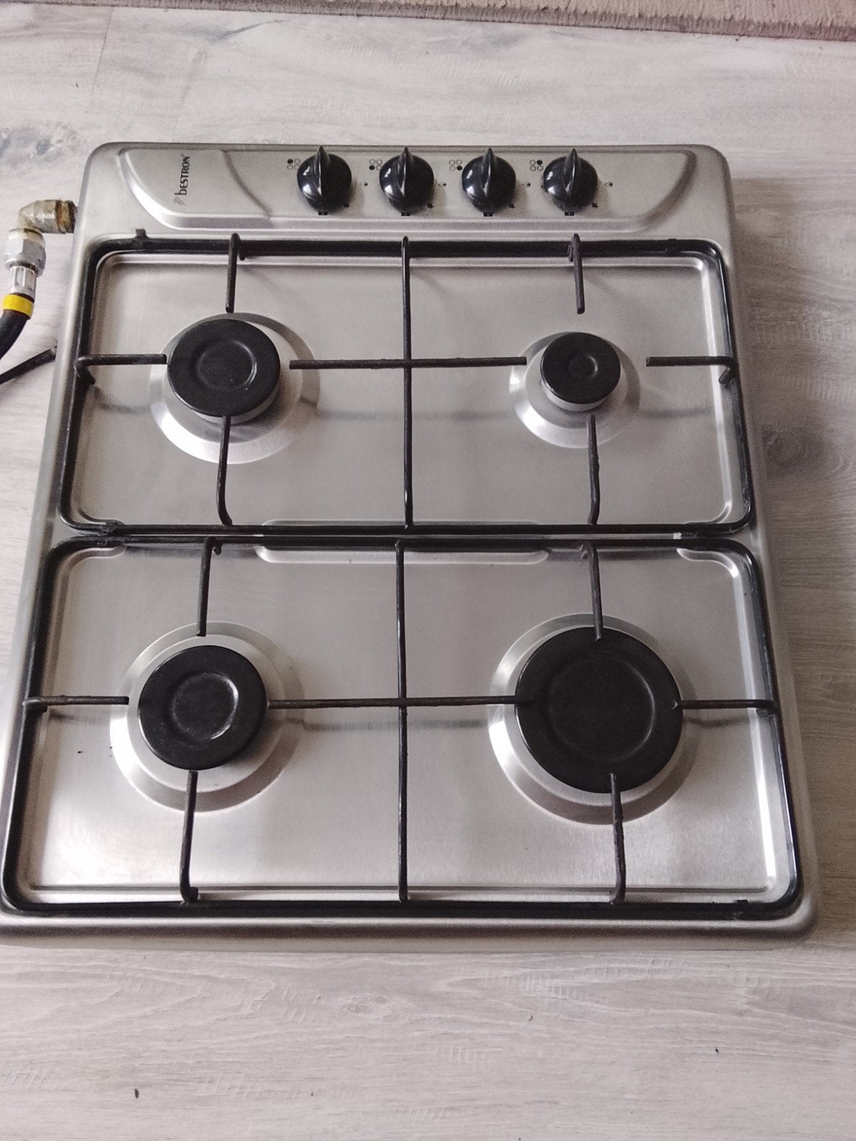 Zo goed als nieuwe goedwerkende grijze Bestron Gaskookplaat., Witgoed en Apparatuur, Kookplaten, Ophalen, Gebruikt, 4 kookzones