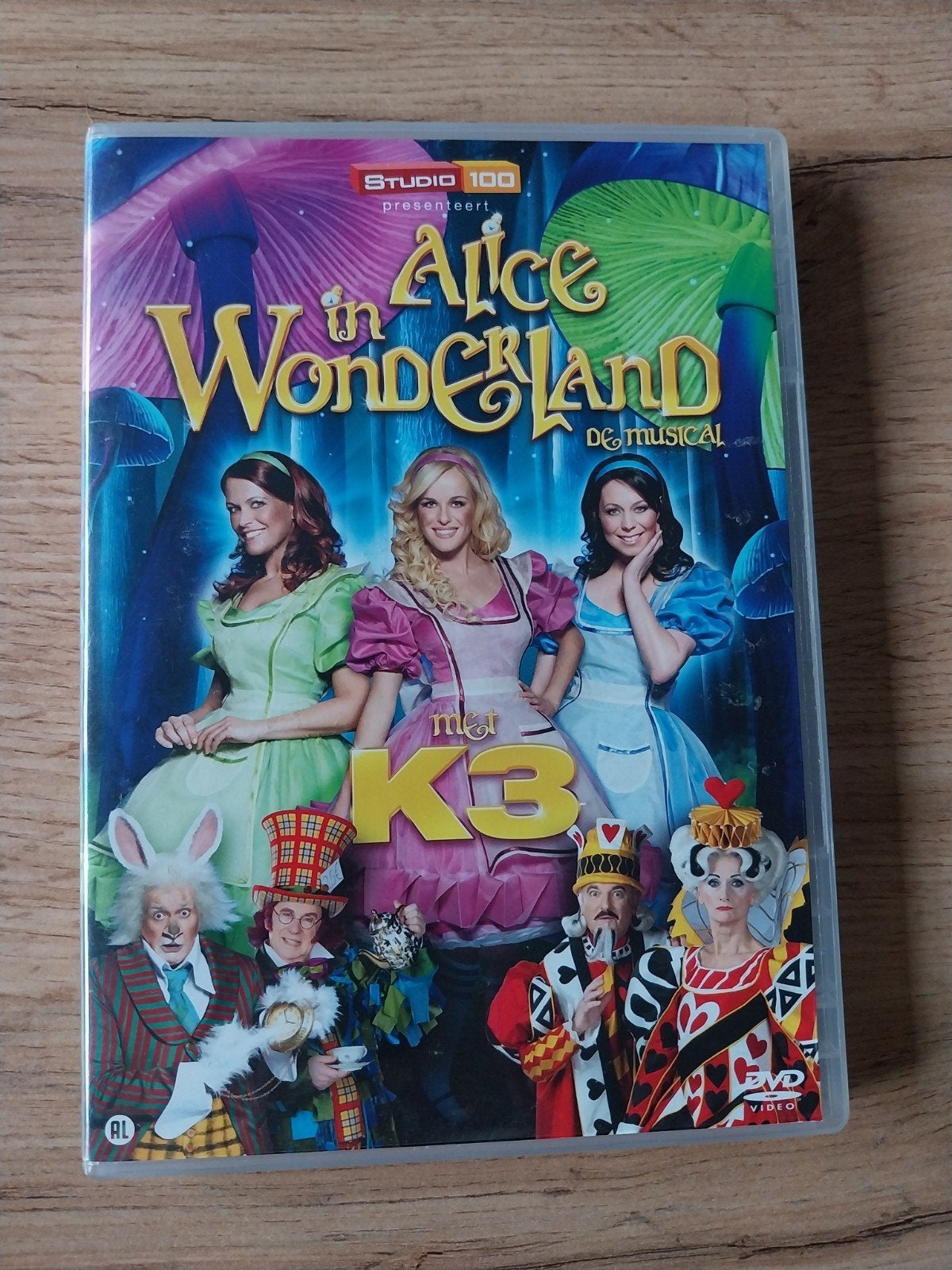 k3 Alice in wonderland de musical dvd, Show, Alle leeftijden, Zo goed als nieuw, Ophalen of Verzenden