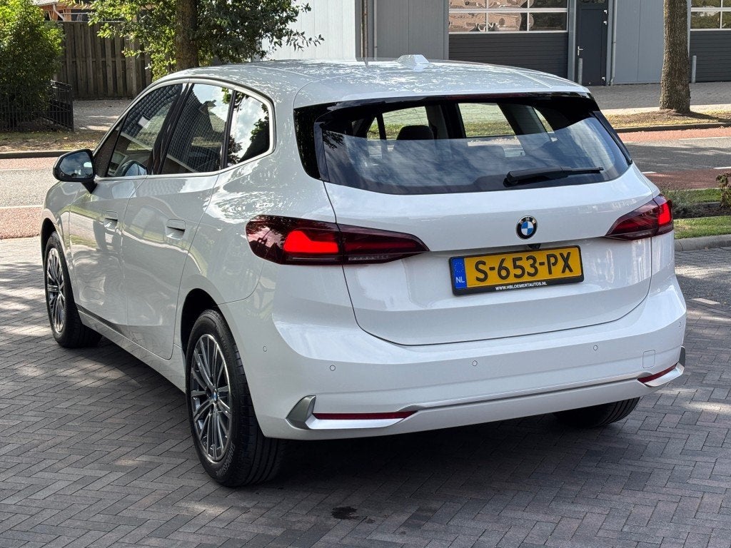 Bmw 2-SERIE ACTIVE TOURER 220i 170pk Luxury Line  Harman Kar, Auto's, Gebruikt, Wit, 3 cilinders, 170 pk