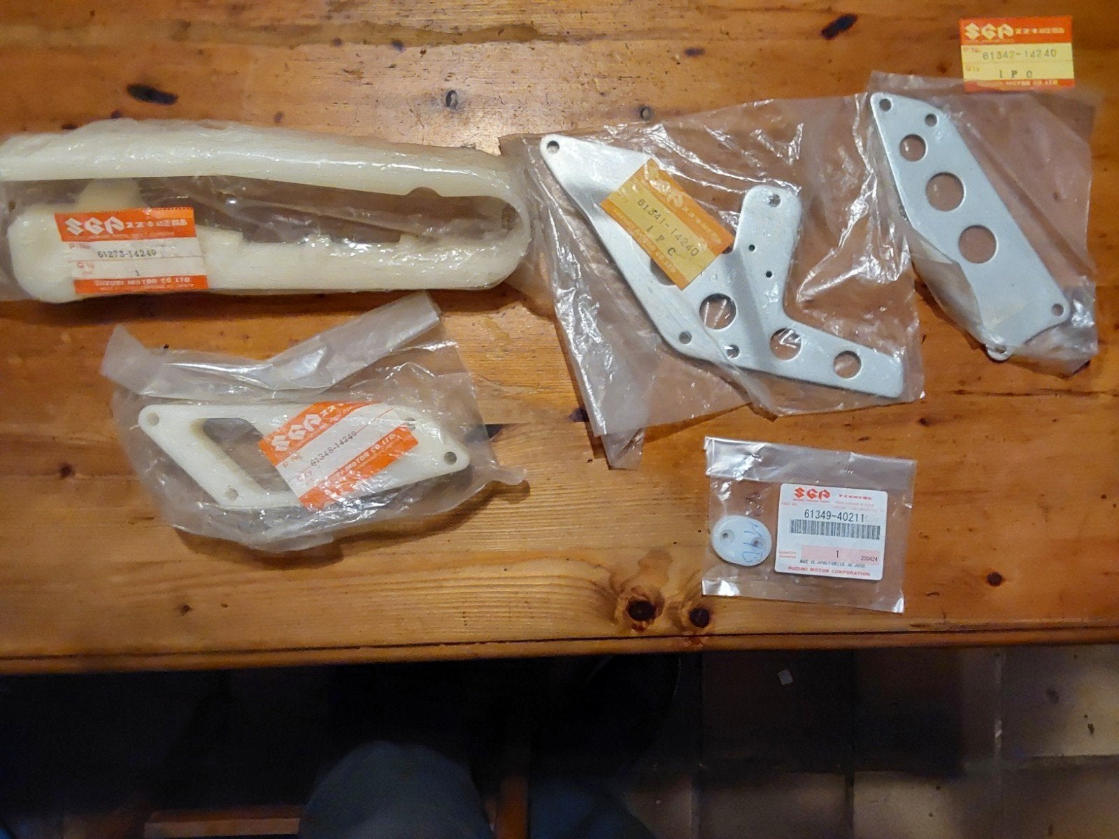 NOS Suzuki RM500 1984 85 kettinggeleider set chain guide set, Motoren, Ophalen of Verzenden, Nieuw