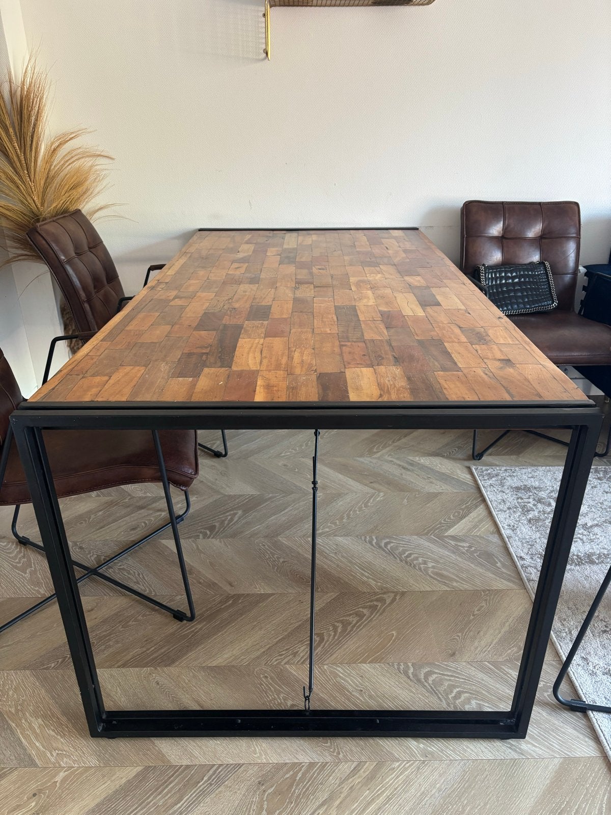 Houten eettafel met 4 stoelen (één zonder armleuningen), Huis en Inrichting, Gebruikt, 200 cm of meer, Vier personen, Rechthoekig
