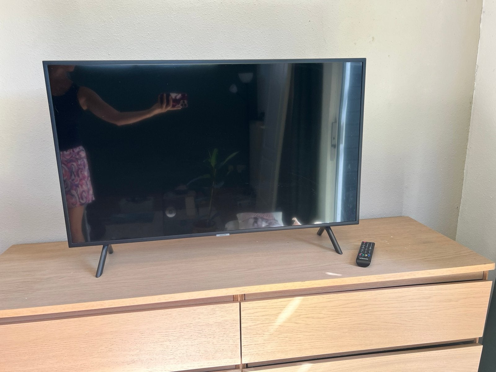 Samsung 43 inch 4k UHD smart tv, Ophalen, Zo goed als nieuw, 25 tot 50 cm, Minder dan 100 cm