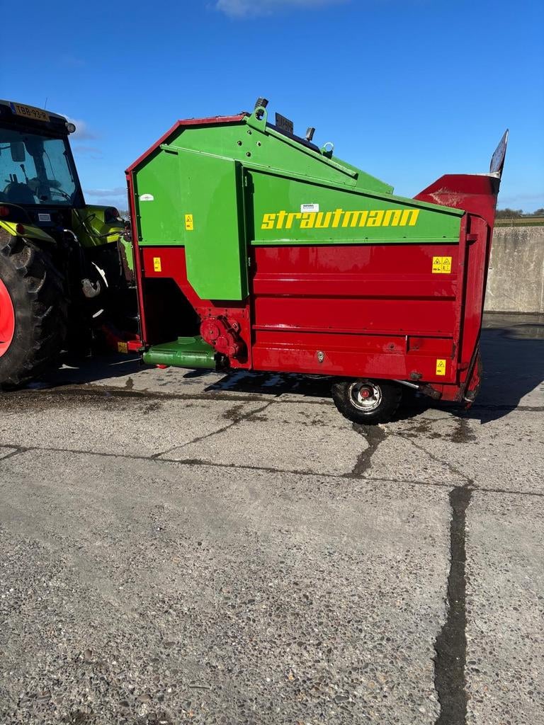 Strautmann ubvw blokkendoseerwagen, Ophalen, Voertechniek
