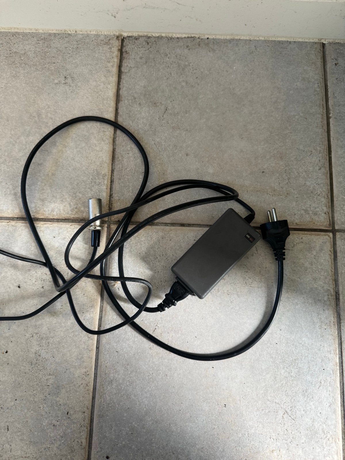 METCO Fiets 29.4V 1.6A voor Li-ion accu, Fietsen en Brommers, Gebruikt