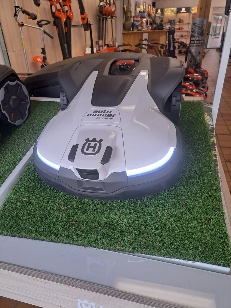 Husqvarna Automower 450V NERA AI  Nieuw € 4.499,- incl. btw, Info@roesthuis-tuinmachines.nl, Roesthuis Tuinmachines, Bestuurbaar via app