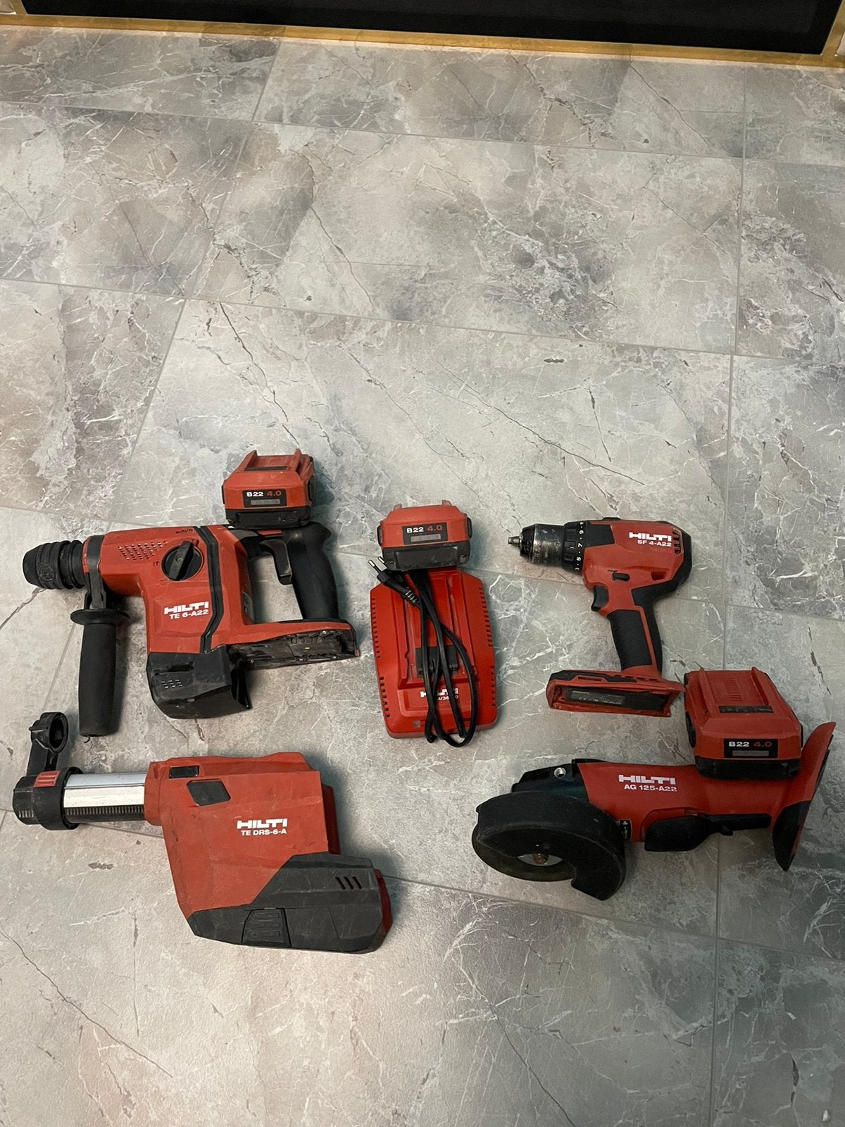 Hilti set betonboor slijptol en boormachine 2 accus lader, Ophalen of Verzenden, Zo goed als nieuw, Boor- en Schroefmachine