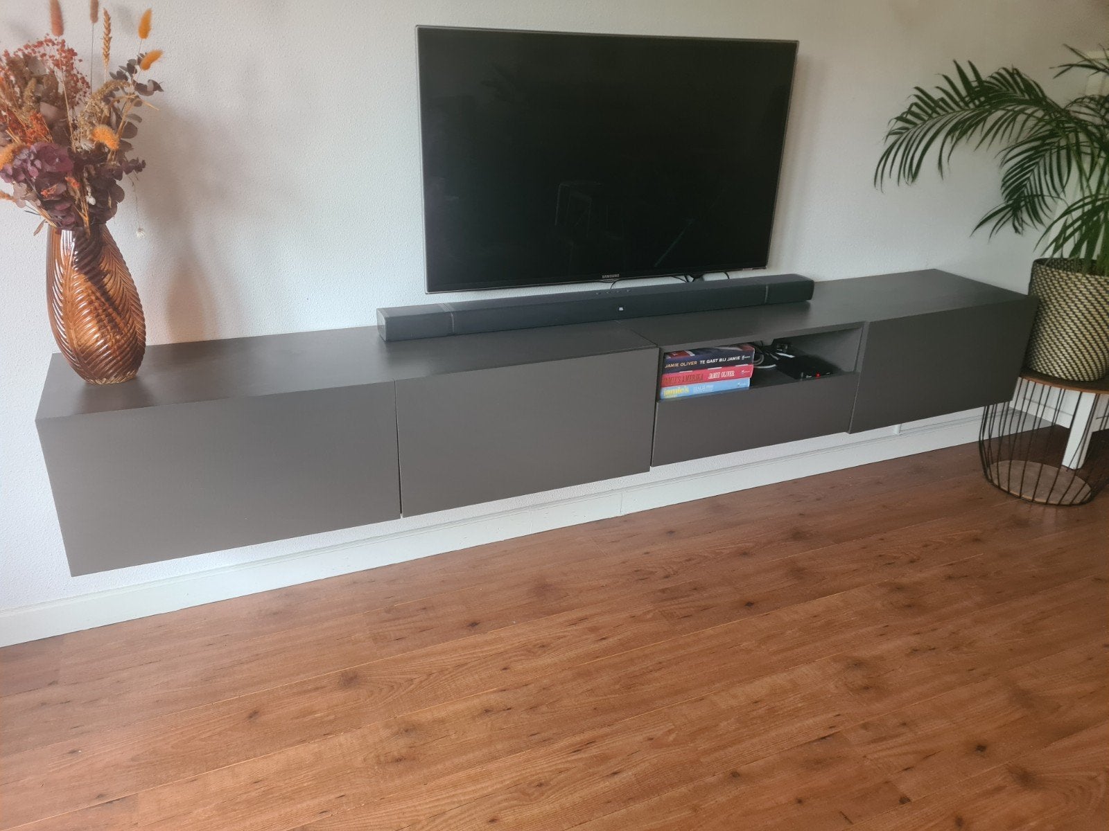 gratis: zwevend tv meubel - 2 delen. moet deze week weg, Huis en Inrichting, Ophalen, 25 tot 50 cm, 200 cm of meer, Minder dan 100 cm