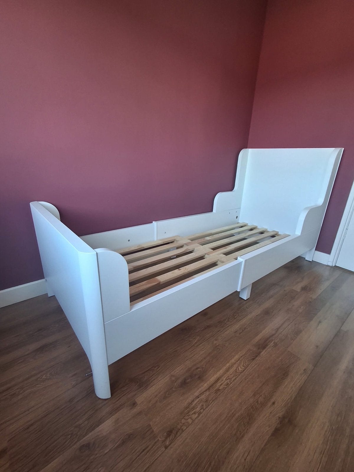 Wit kinderbed met lattenbodem, Ophalen, 85 tot 100 cm, Zo goed als nieuw, Lattenbodem