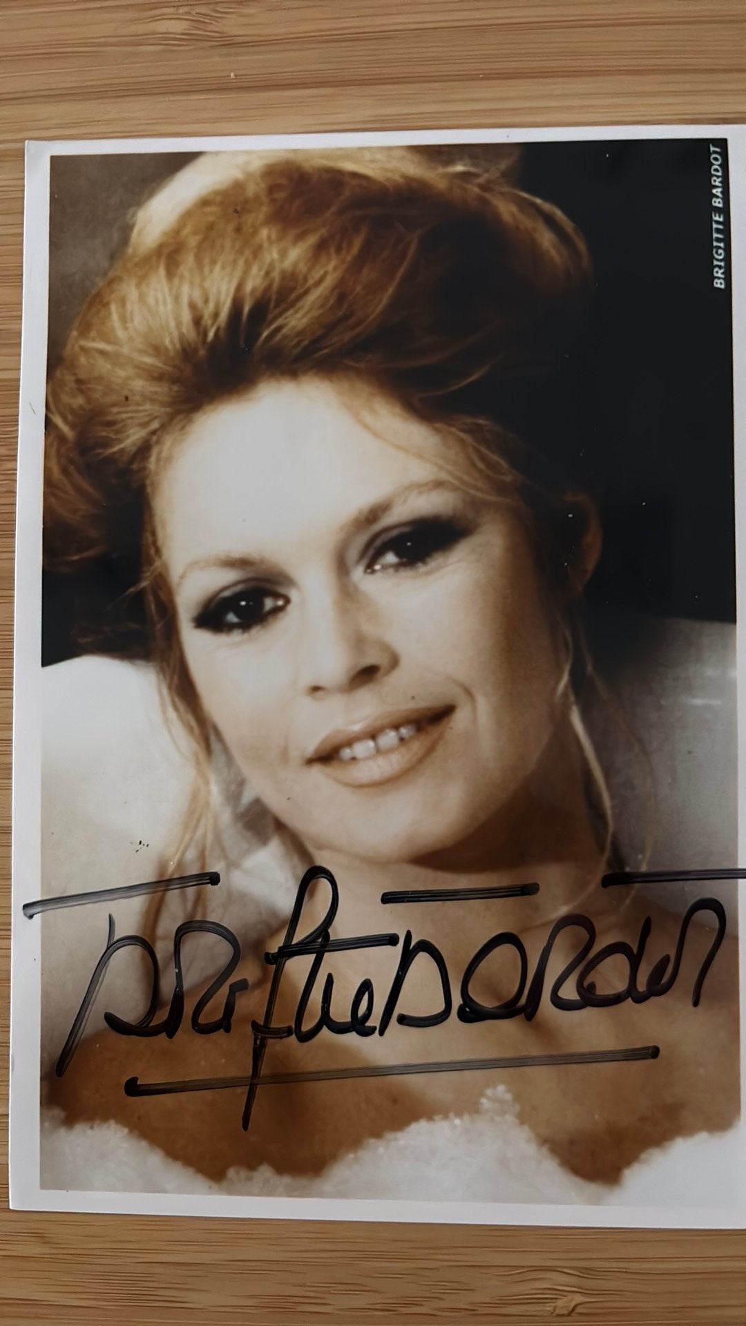 Brigitte Bardot FOTO met ECHTE handtekening, Verzamelen, Ophalen of Verzenden, 1980 tot heden, Ongelopen, Sterren en Beroemdheden