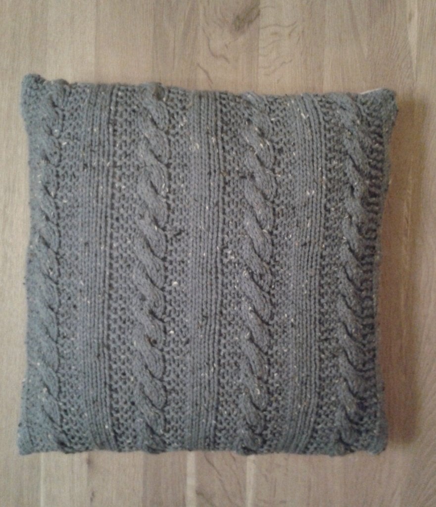Grijs kussen (2 stuks: € 10 korting), Huis en Inrichting, Woonaccessoires | Kussens, Nieuw, Grijs, Vierkant, Ophalen