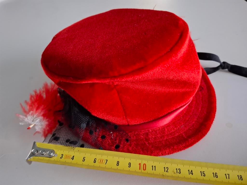 Klen leuk knalrood hoedje, Ophalen of Verzenden