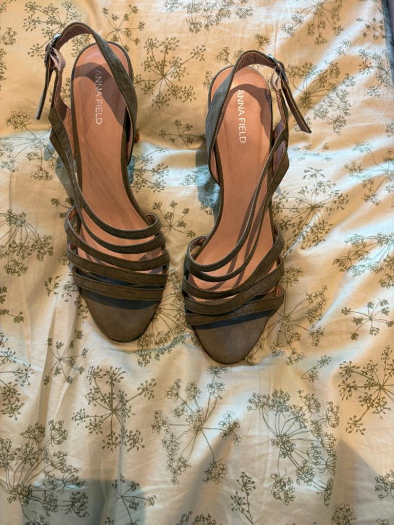 Legergroene pumps sandalen maat 40, Ophalen of Verzenden, Zo goed als nieuw, Groen, Sandalen of Muiltjes
