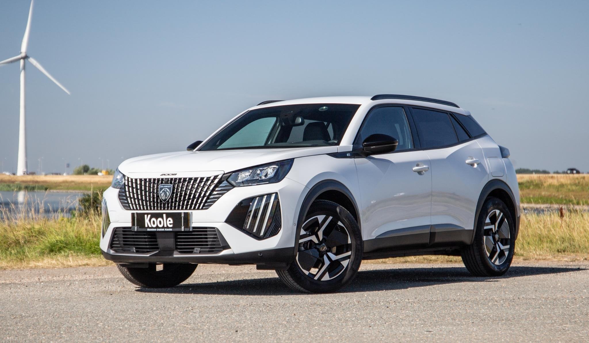 Peugeot e-2008 EV Allure 54 kWh ADAPTIVE CRUISE / CARPLAY /, Auto's, Dealer onderhouden, Gebruikt, Automatische klimaatregeling