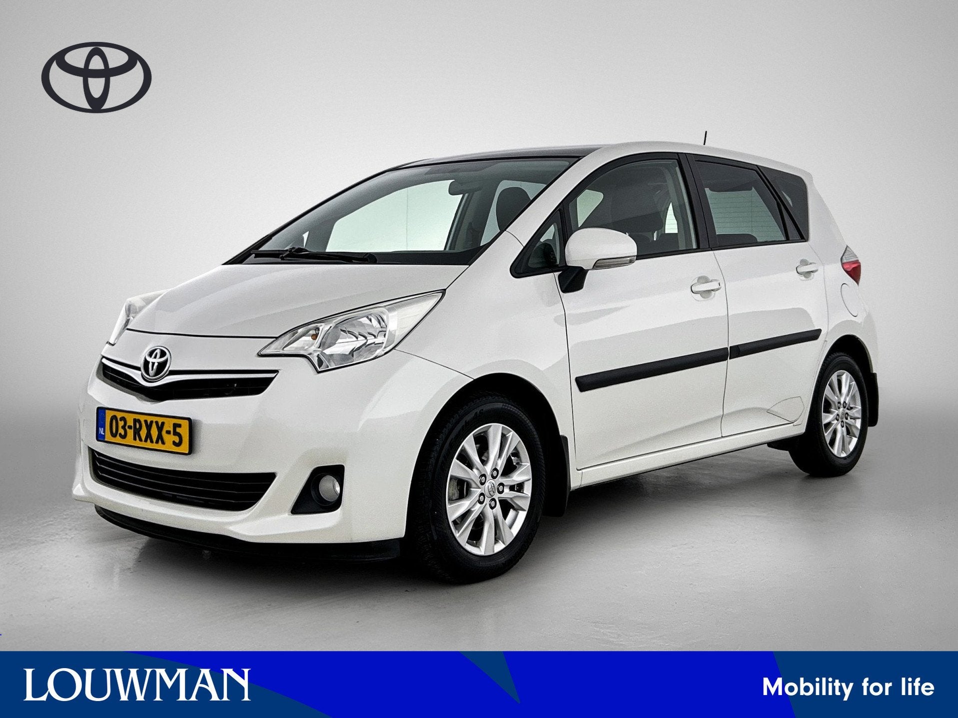 Toyota Verso-S 1.3 VVT-i Aspiration | Trekhaak | Panoramadak, Auto's, Voorwielaandrijving, Stof, Gebruikt, Zwart