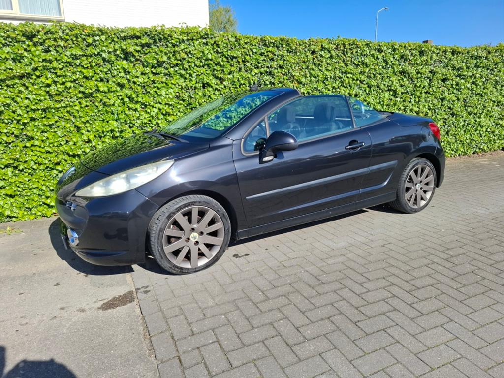 Peugeot 207 1.6 16V CC 110KW 2007 Zwart APK 15-5-2027!!, Auto's, Peugeot, Voorwielaandrijving, 4 cilinders, Cabriolet, 4 stoelen