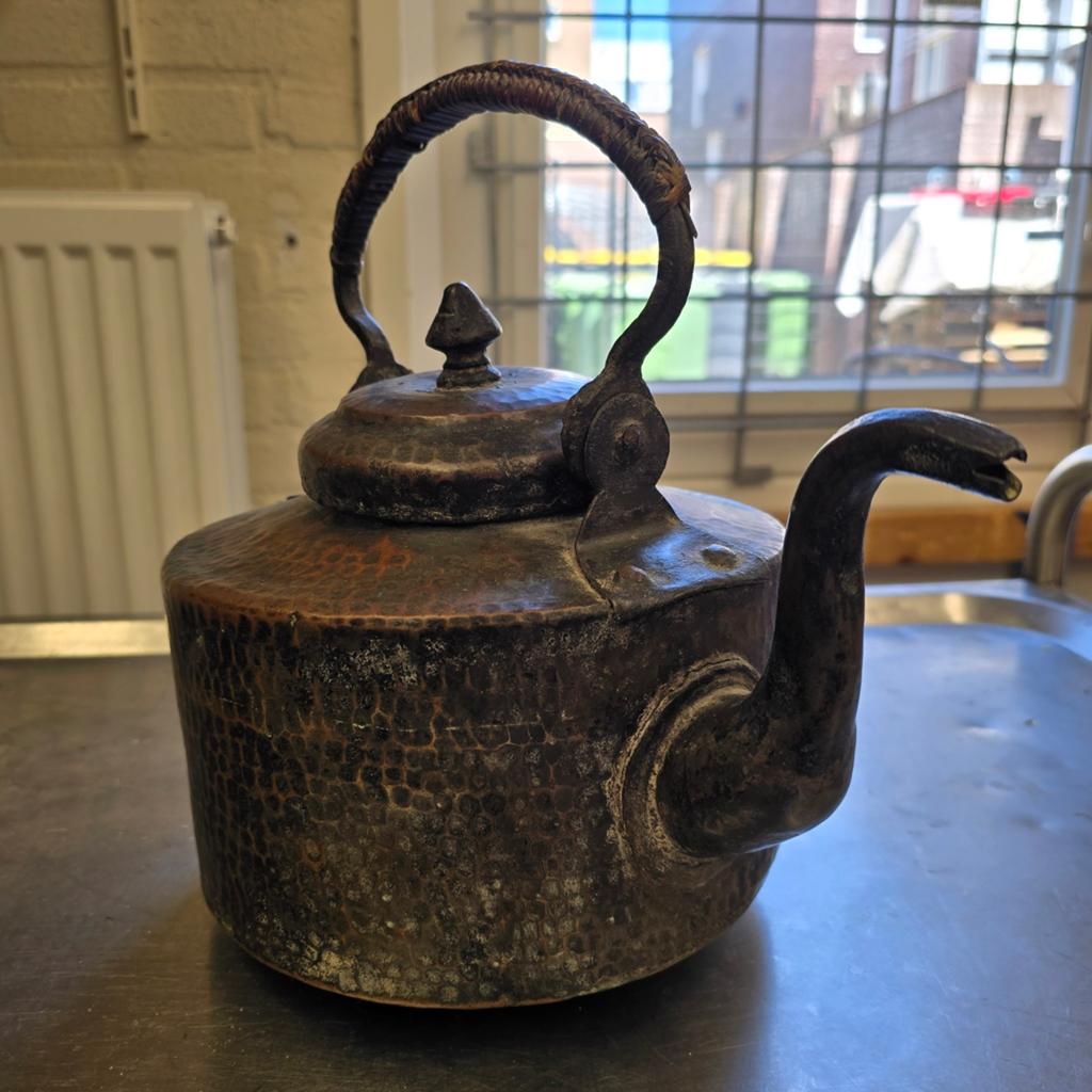 Handgehamerde koperen theepot/waterketel, 2,2kg, h27xd20xl29, Ophalen of Verzenden, Koper