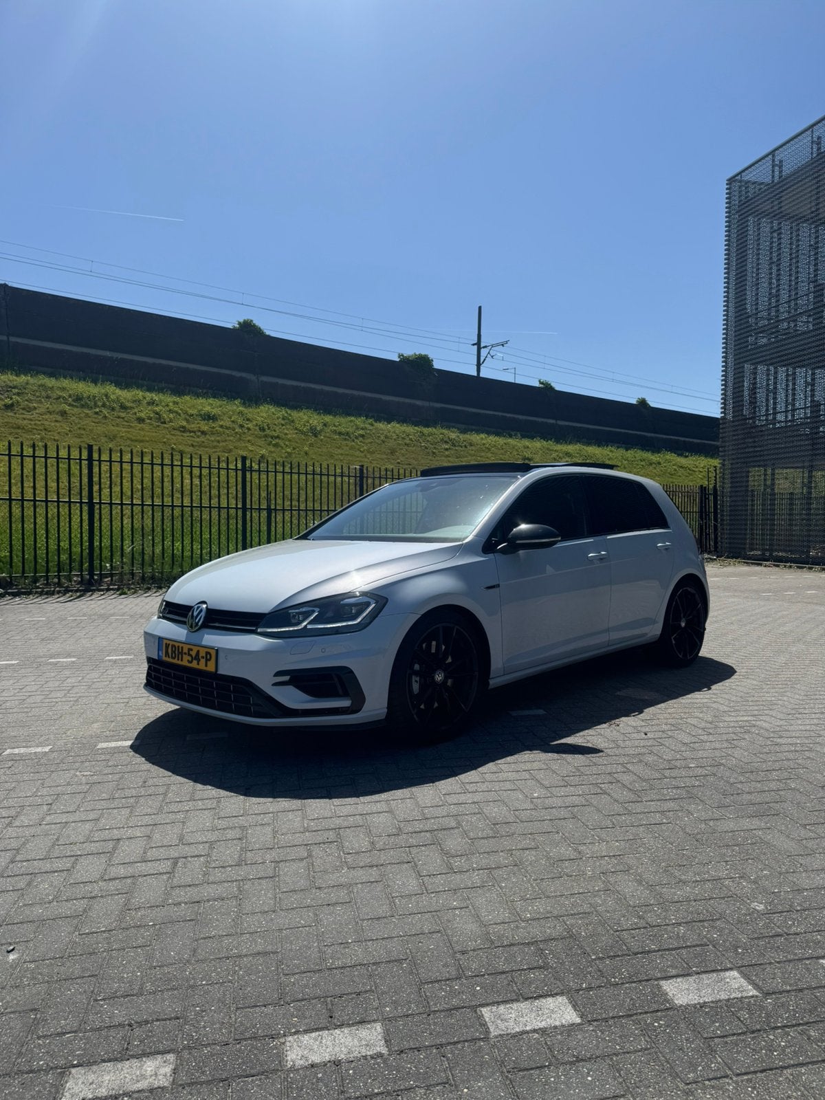 Volkswagen Golf 7.5 R 2019 | Akra | Pano | Dealeronderhouden, Automaat, 4 cilinders, 1984 cc, Alcantara