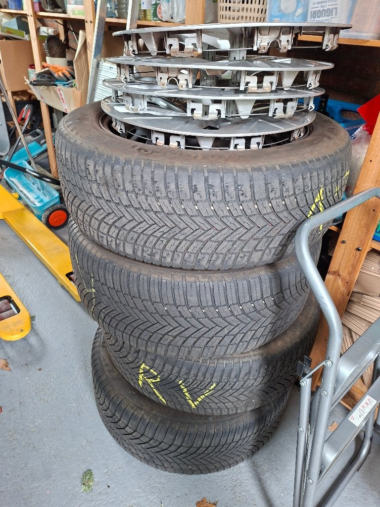 Staalvelgen met all-weather banden Audi Q4, Auto-onderdelen, Gebruikt, 255 mm, Banden en Velgen, Winterbanden