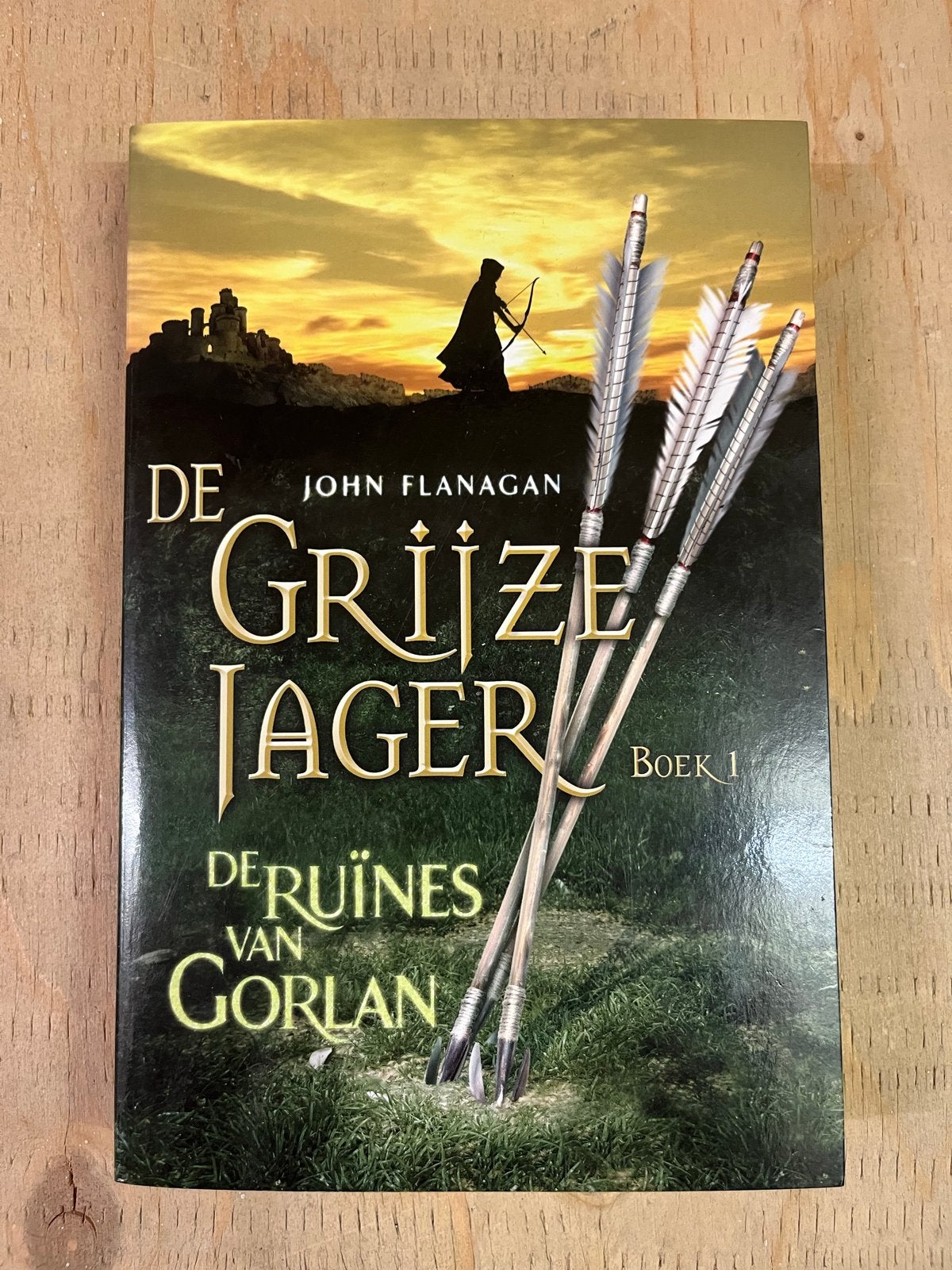De Grijze Jager - Deel 1 t/m 3 (John Flanagan), Ophalen of Verzenden, Gelezen