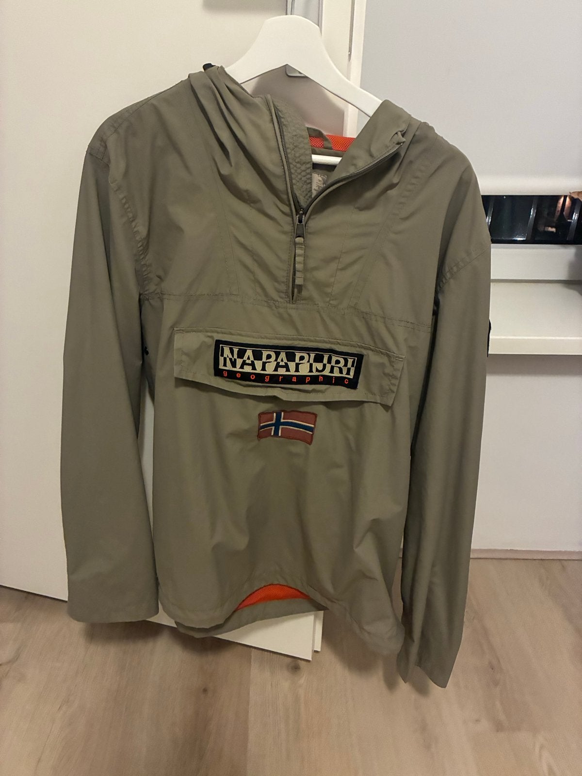 Napapijri Geographic Anorak Jas Maat L, Ophalen of Verzenden, Zo goed als nieuw, Maat 52/54 (L), Beige