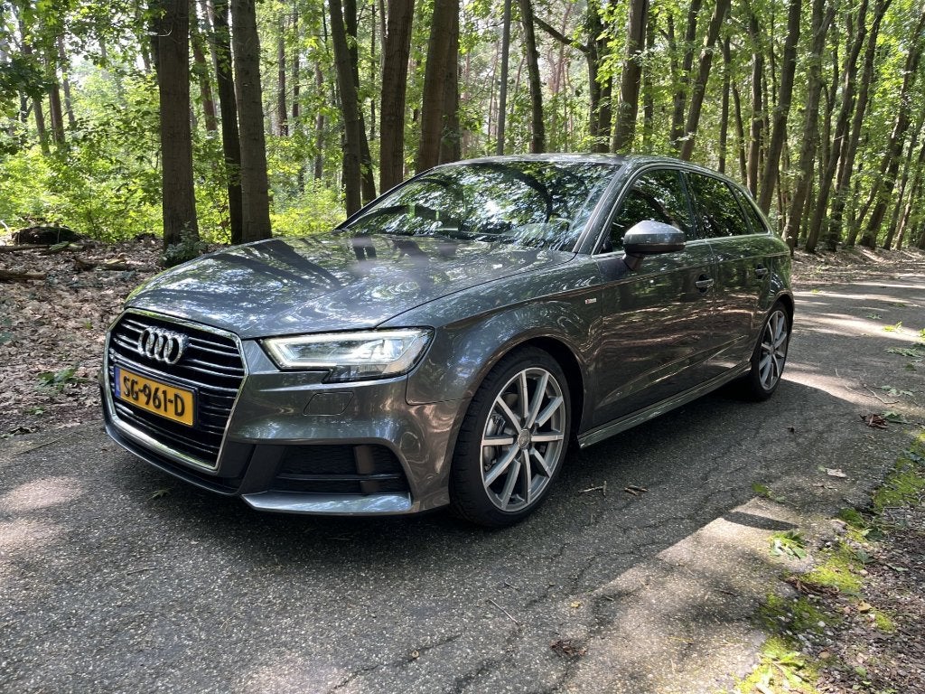 Audi A3 1.4 Tfsi  Sportback 3x S-Line  2017 Grijs, Voorwielaandrijving, Zwart, 4 cilinders, 150 pk