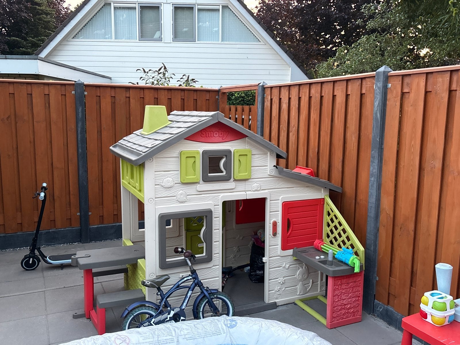 Smoby Speelhuisje met vaste deur met keuken parasol, Ophalen, Gebruikt, Kunststof
