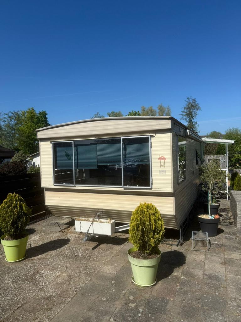MOET WEG!! Stacaravan 2 slaapkamers, Tot en met 4